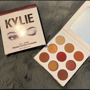 Kylie - The Burgundy Palette - Pressed Powder Eyeshadow Palette